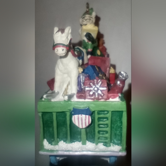 Vintage 1996 Union Pacific Boxcar Ornament - Picture 3 of 5